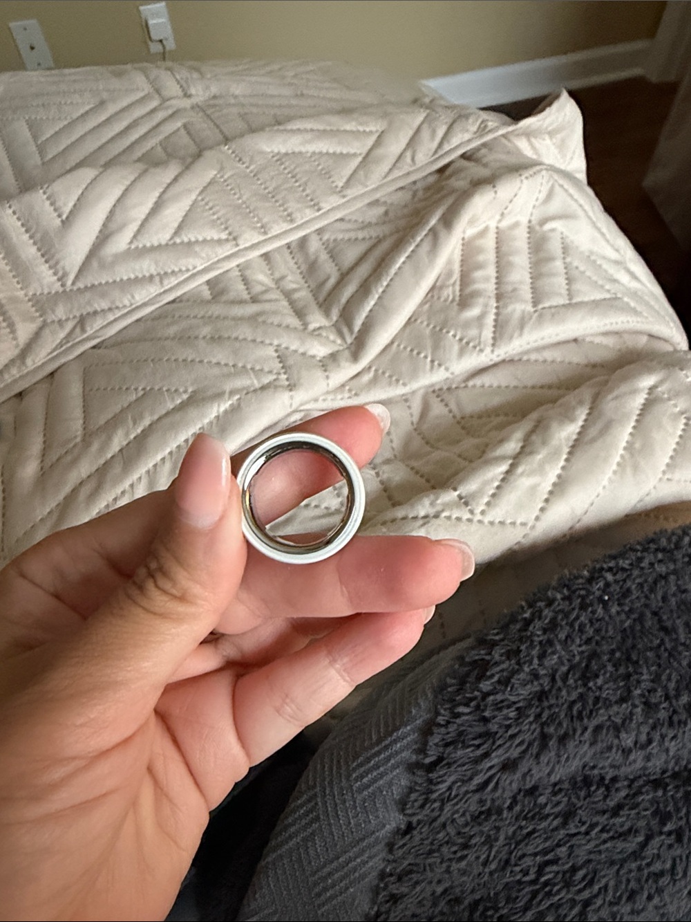 Oura ring 4 and charger